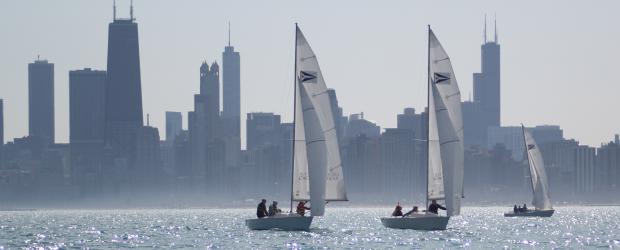 Sailboats with downtown Chicago in the background